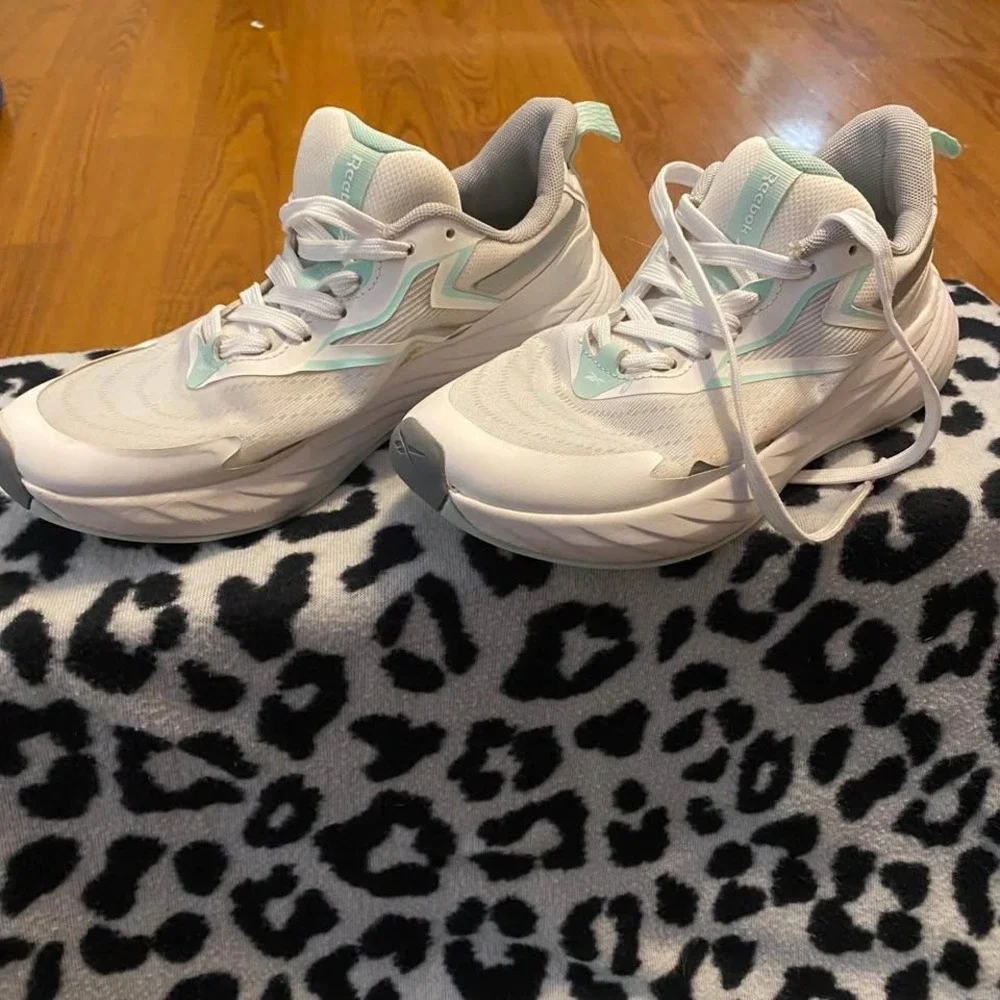Reebok Womens Energen Lux Running Shoes White Seafoam GreenSize 8.5